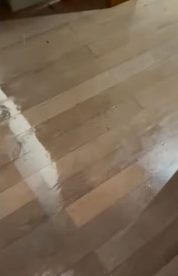 Hujan deras, ini 8 potret kondisi rumah baru Nisya Ahmad saat bocor