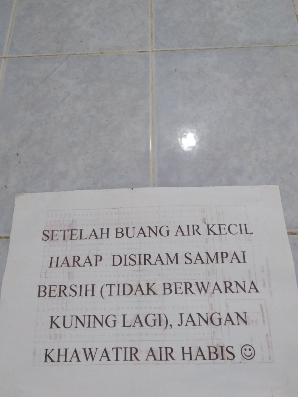 10 Tulisan lucu pemberitahuan di kamar mandi kos ini bikin ngelus dada