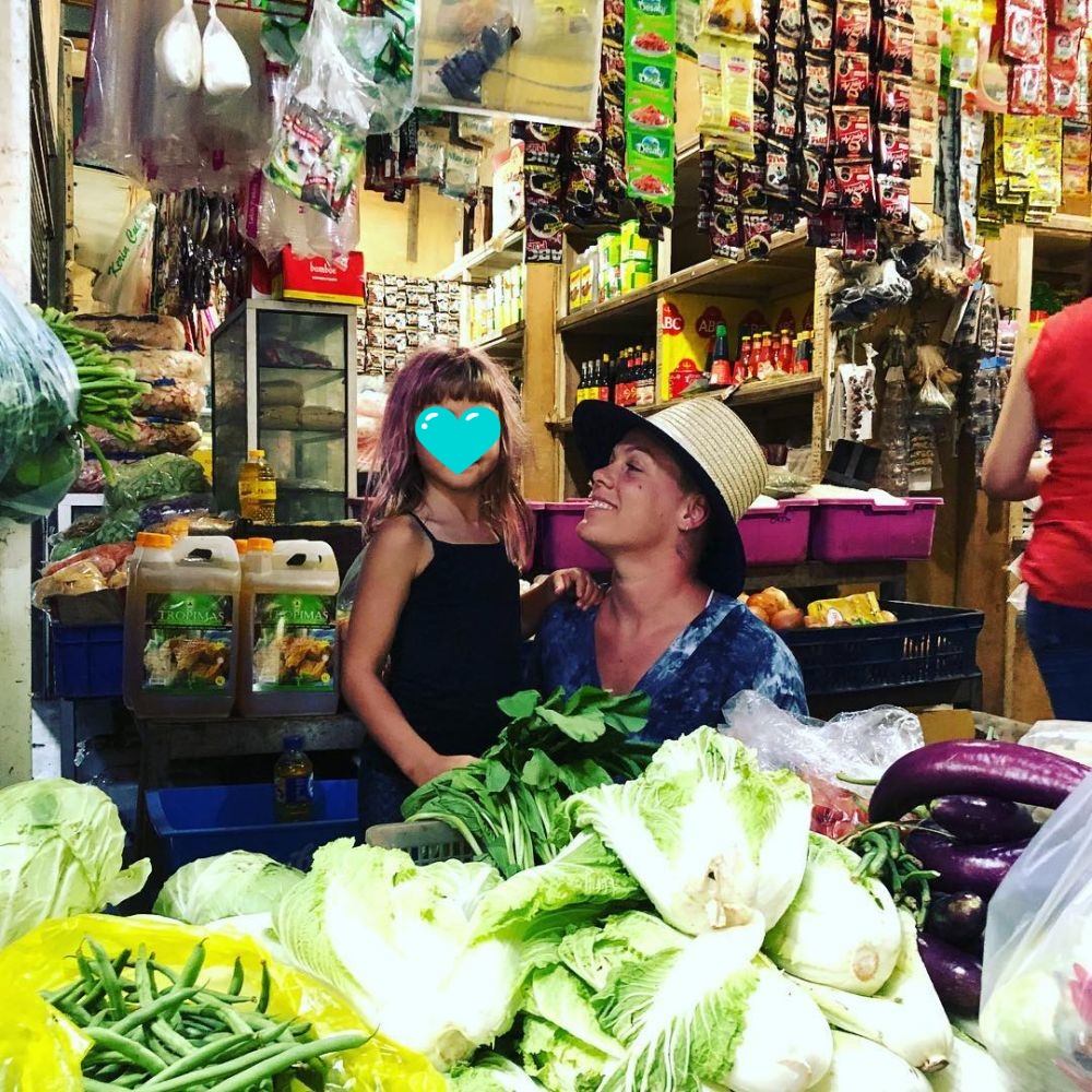 Gaya 10 penyanyi cantik saat pergi ke pasar tradisional, sederhana