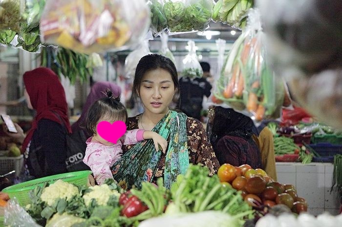 Gaya 10 penyanyi cantik saat pergi ke pasar tradisional, sederhana