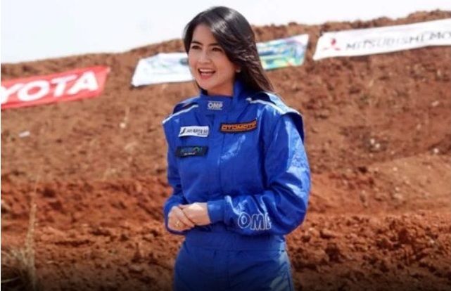 Aksi 6 seleb cantik saat olahraga offroad, Jedar ajak anaknya