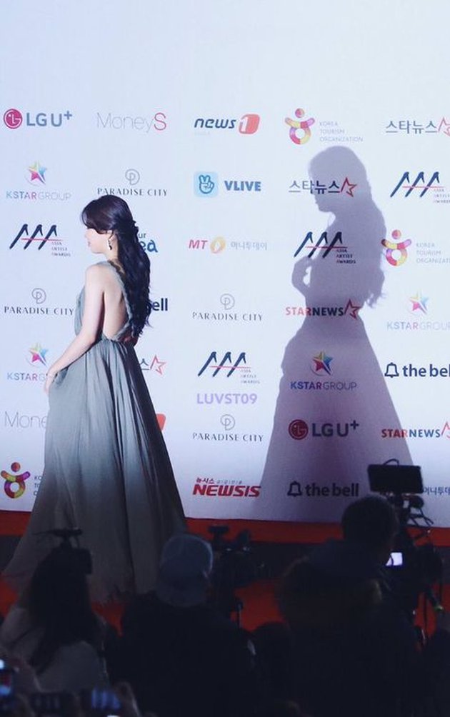 Miliki tubuh ideal, 8 potret bayangan Bae Suzy ini bikin warganet iri