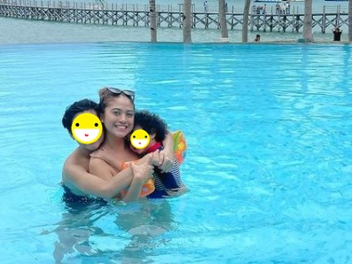 Potret tanpa makeup 6 istri politikus seleb, cantik natural