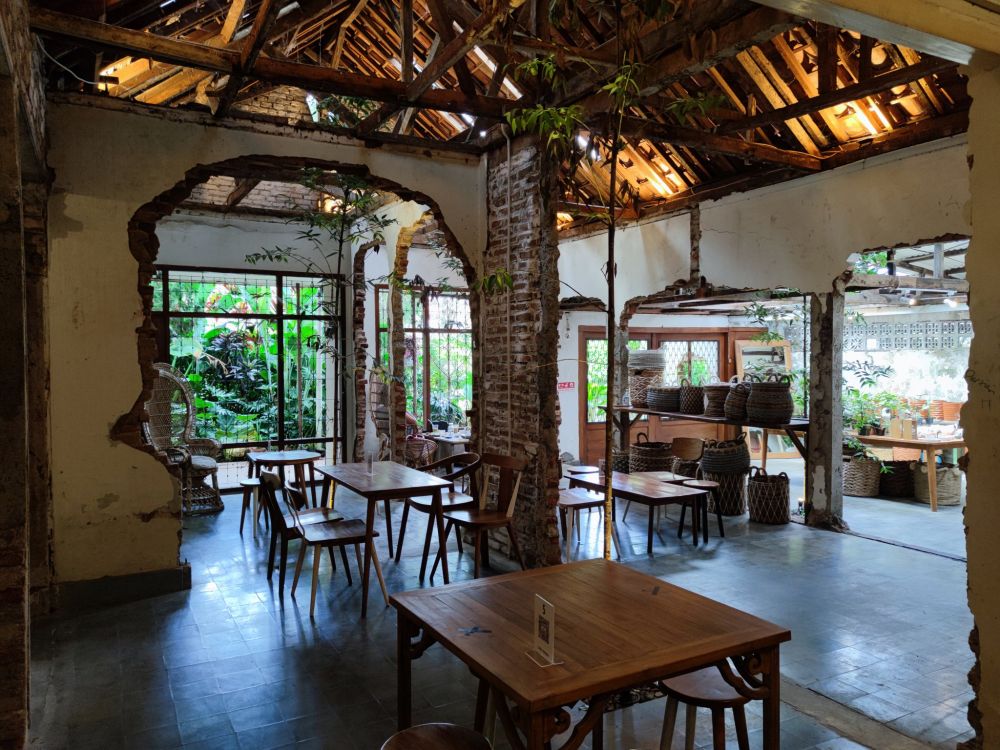 Bak proyek mangkrak, 11 bangunan coffee shop ini bikin nyengir