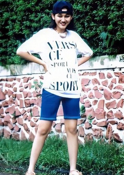 10 Pesona Nike Ardilla saat usia remaja, gayanya ikonik
