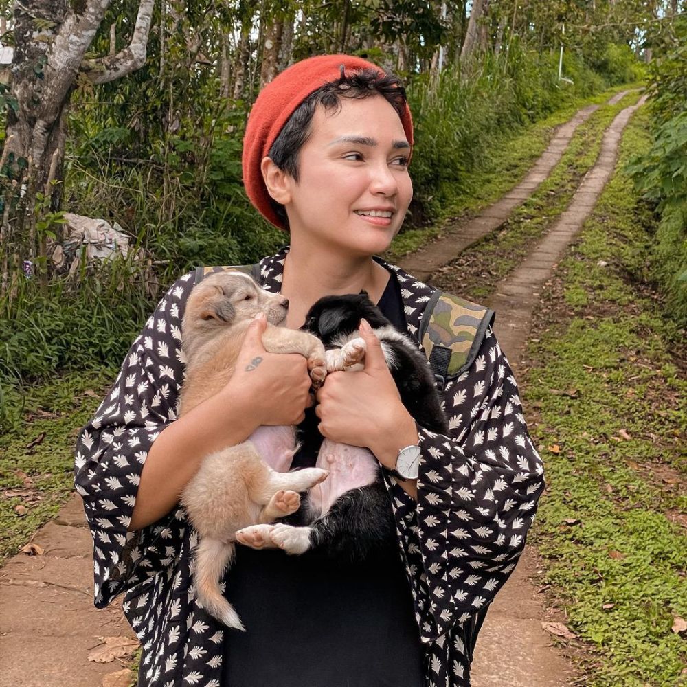 Ulang tahun ke-43, intip 15 potret transformasi Feby Febiola