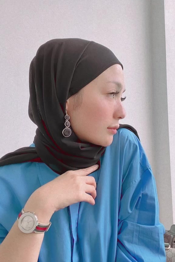 10 Gaya hijab Imel Putri Cahyati, ada yang jadi sorotan warganet