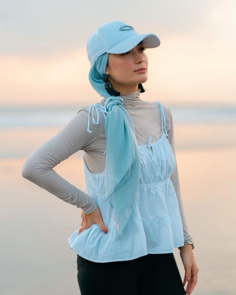 10 Gaya hijab Imel Putri Cahyati, ada yang jadi sorotan warganet