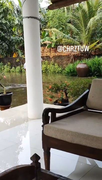 Kebanjiran lagi, begini 8 potret kondisi rumah Roy Marten