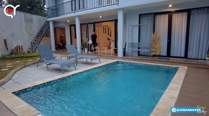 11 Penampakan rumah Handika Pratama, nuansanya bak di Bali