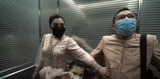 10 Momen Ashanty makan di restoran tertinggi dunia, menunya unik