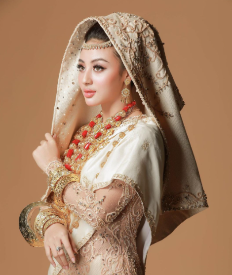 9 Pesona artis pakai busana Koto Gadang, aura Lesty Kejora terpancar