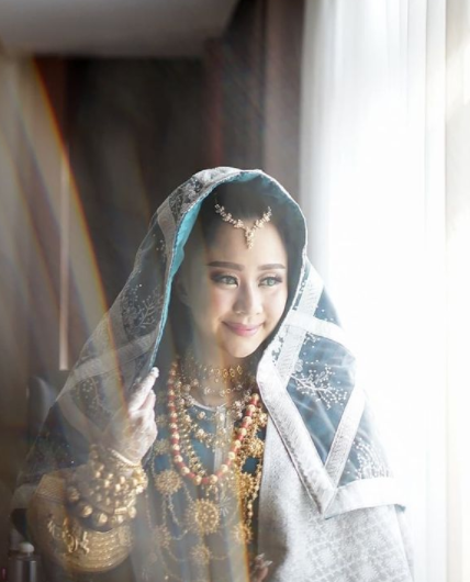 9 Pesona artis pakai busana Koto Gadang, aura Lesty Kejora terpancar