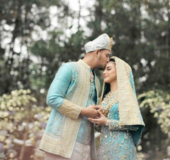 9 Pesona artis pakai busana Koto Gadang, aura Lesty Kejora terpancar