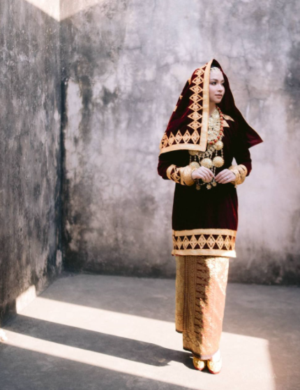 9 Pesona artis pakai busana Koto Gadang, aura Lesty Kejora terpancar