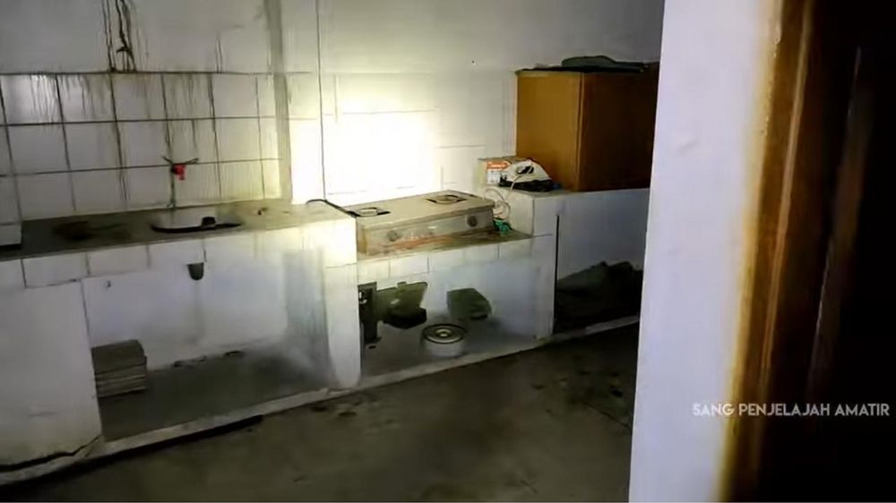Viral rumah kosong 20 tahun tapi masih ada barangnya, ini 11 fotonya
