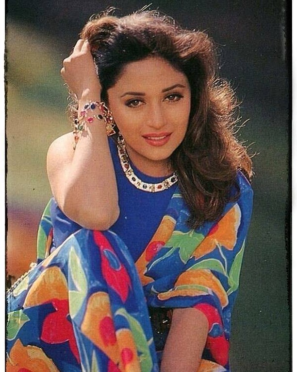10 Potret lawas Madhuri Dixit, kecantikannya tak luntur hingga kini