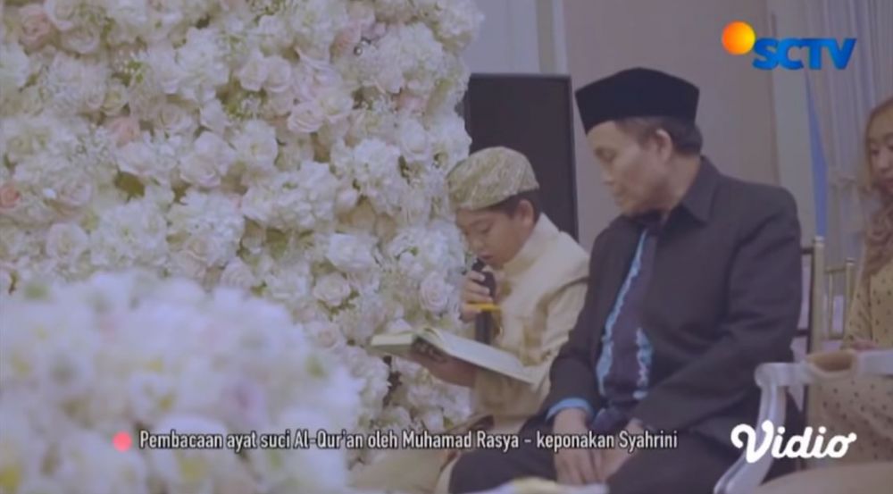 10 Potret lawas Syahrini dan Reino Barack lamaran, penuh haru