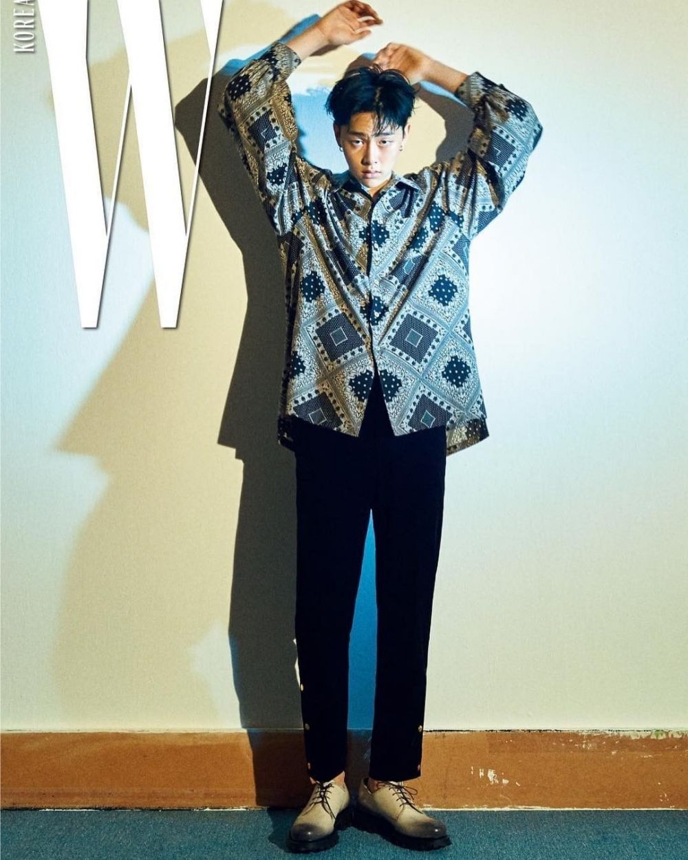 Potret 9 idol Korea kenakan batik, Leeteuk curi perhatian