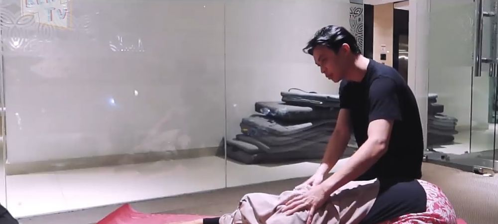 10 Momen Dinda Hauw jalani yoga hamil bareng Rey Mbayang, romantis