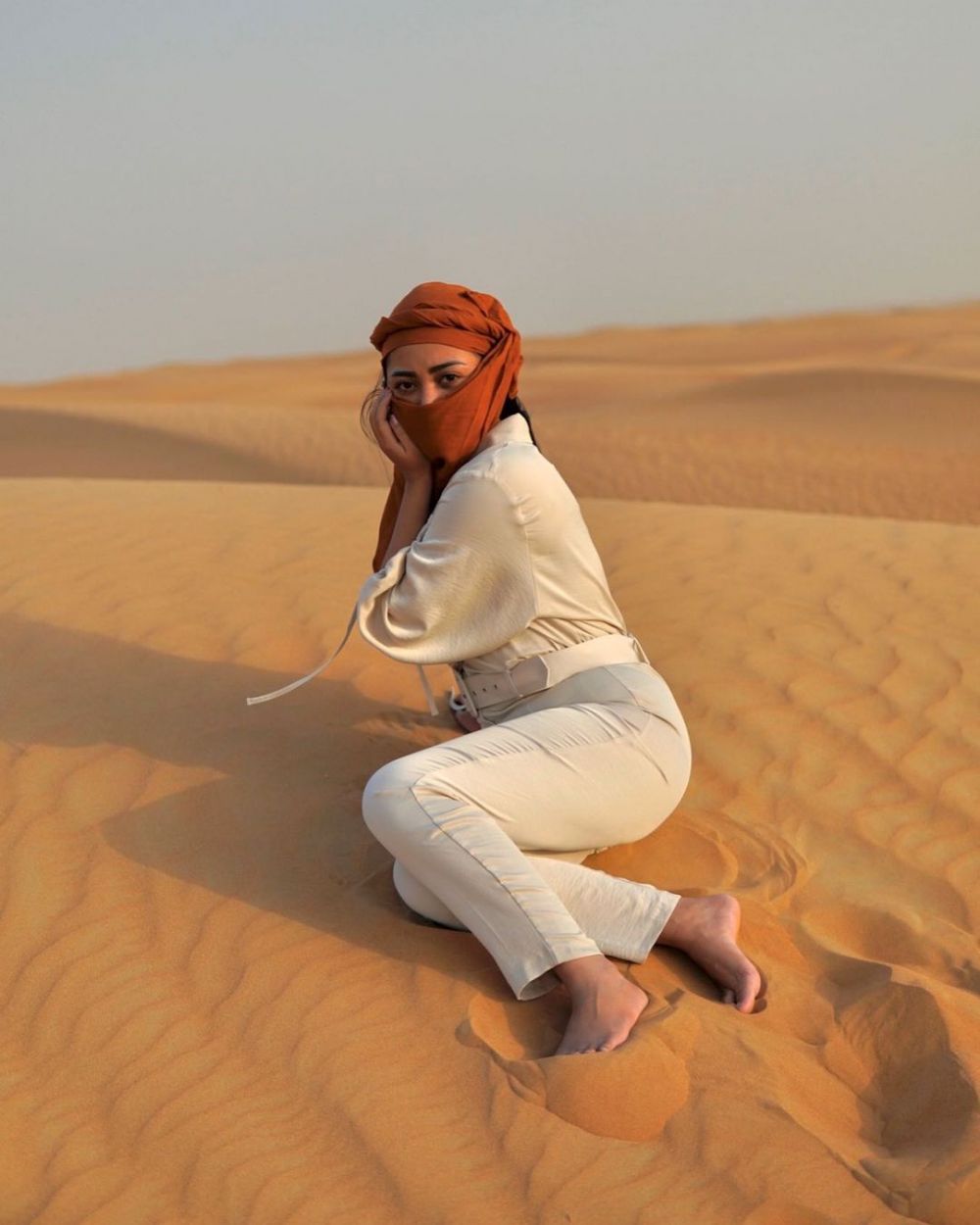8 Momen liburan Rachel Vennya ke Dubai, hotel di tengah padang pasir