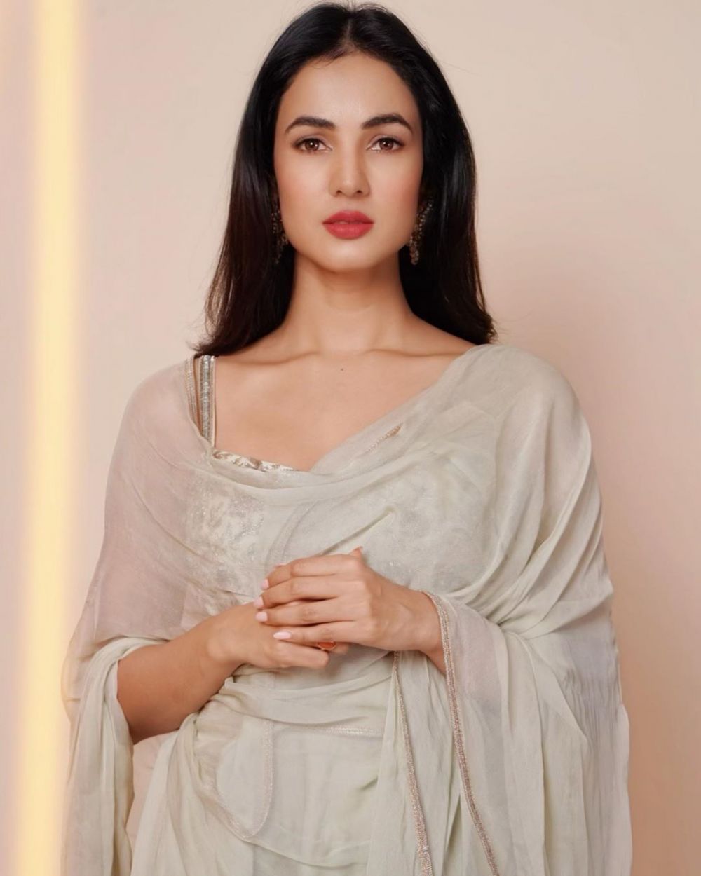 Tak banyak yang tahu, 10 seleb Bollywood ini keturunan bangsawan