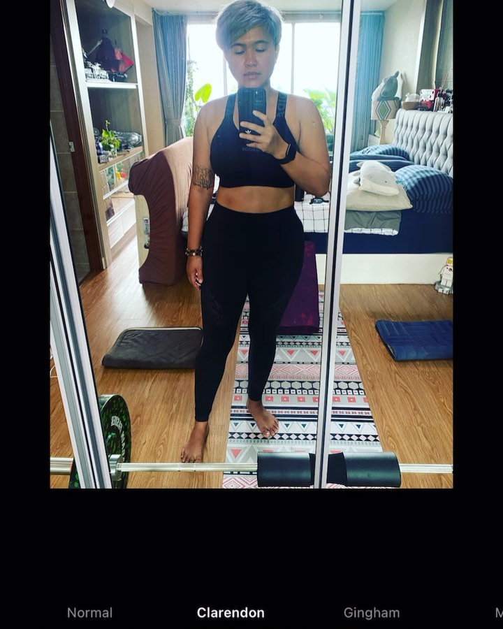 Potret kamar tidur 10 komedian, milik Andre Taulany bernuansa gold