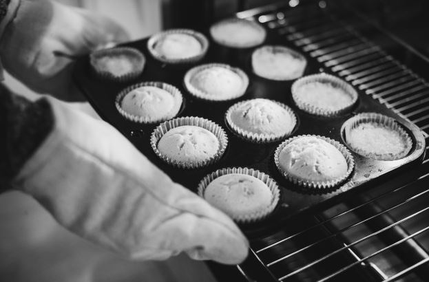 Sering tertukar, ini 8 perbedaan oven dan microwave