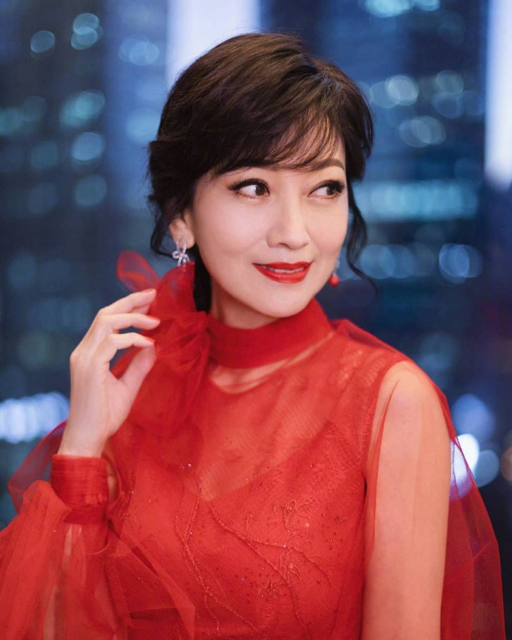 10 Potret terbaru Angie Chiu 'Siluman Ular Putih', awet muda banget