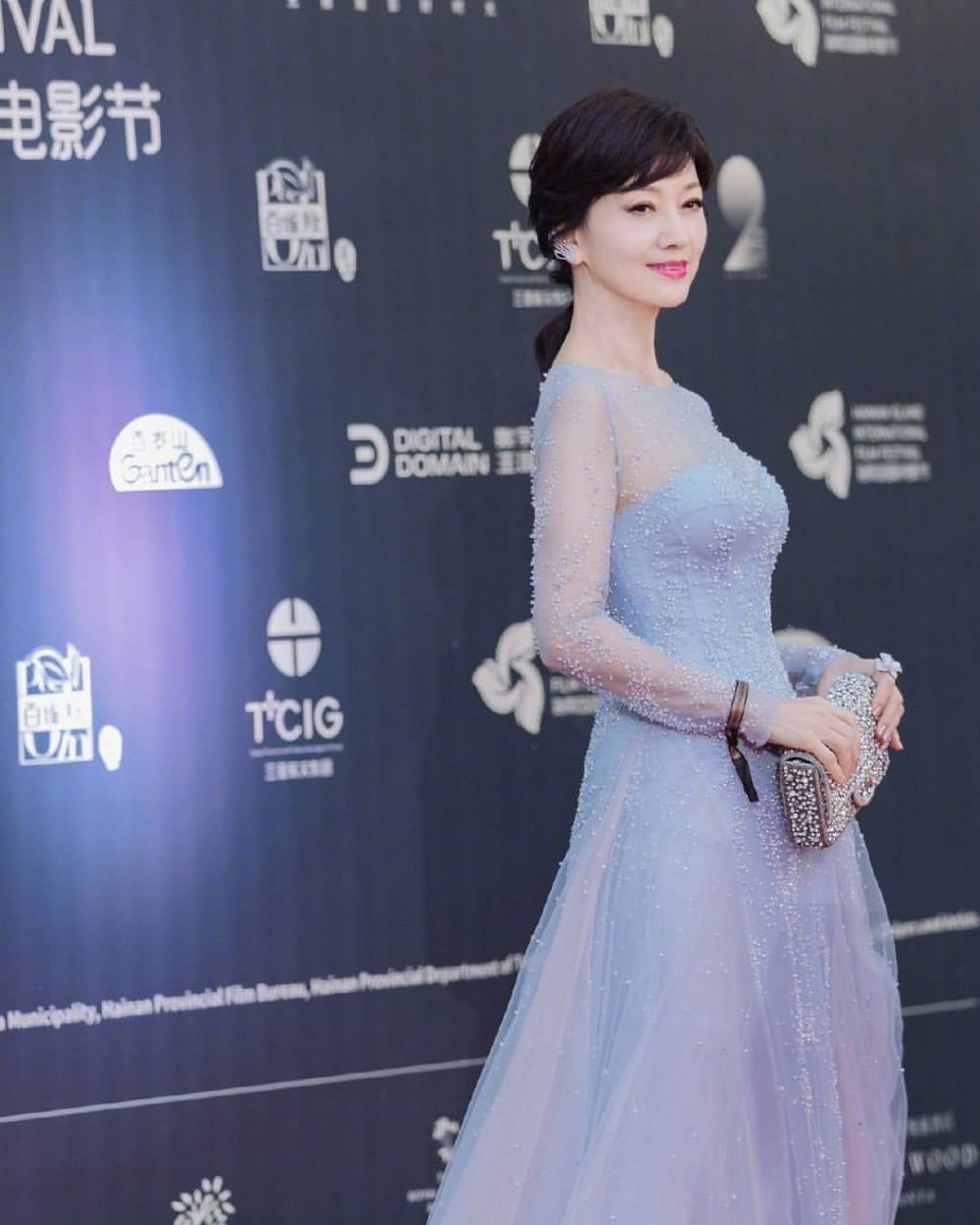 10 Potret terbaru Angie Chiu 'Siluman Ular Putih', awet muda banget