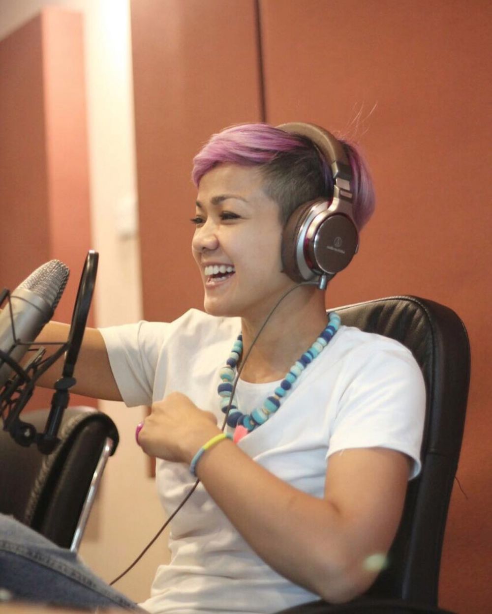 Transformasi 10 gaya rambut Nirina Zubir sejak awal karier, nyentrik