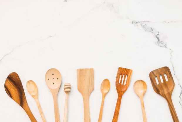 5 Cara merawat spatula kayu agar awet dan bebas jamur