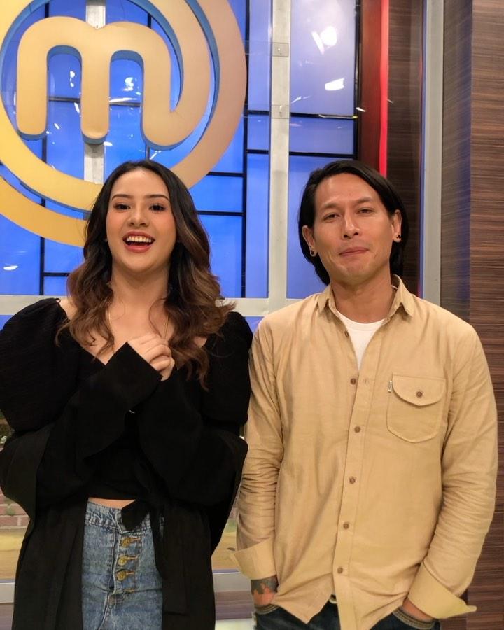 Momen 7 seleb cantik bertemu artis idolanya, sampai salah tingkah