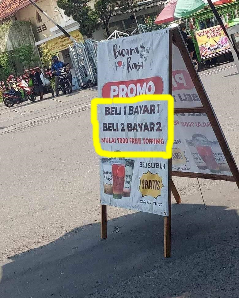 20 Spanduk kocak promo dagangan ini bikin pembeli ngelus dada