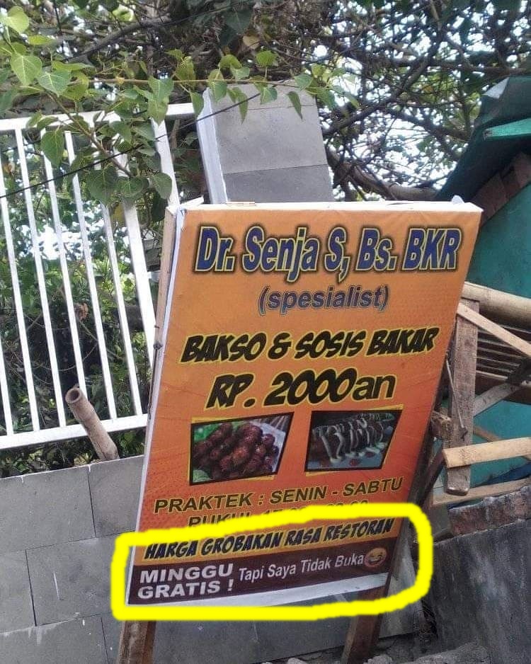 20 Spanduk kocak promo dagangan ini bikin pembeli ngelus dada