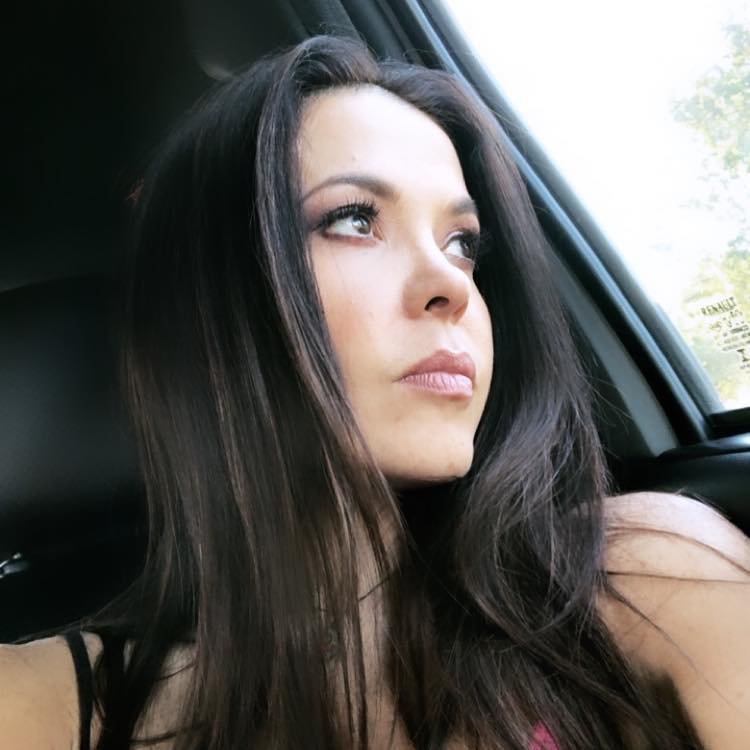 9 Potret terbaru Coraima Torres 'Kassandra', memesona di usia 48 tahun