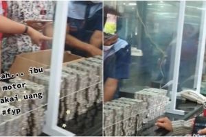 Viral emak-emak beli motor cash pakai koin hasil 5 tahun menabung