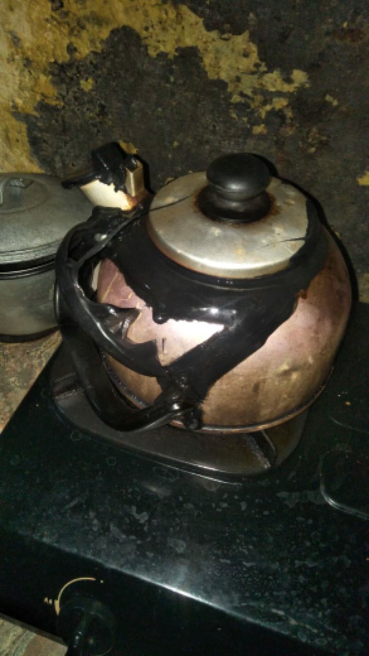 12 Potret apes peralatan dapur rusak karena ceroboh, bikin nyesek