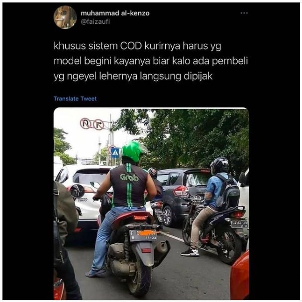 27 Kelakuan lucu penumpang dan driver ojek online saat di lampu merah