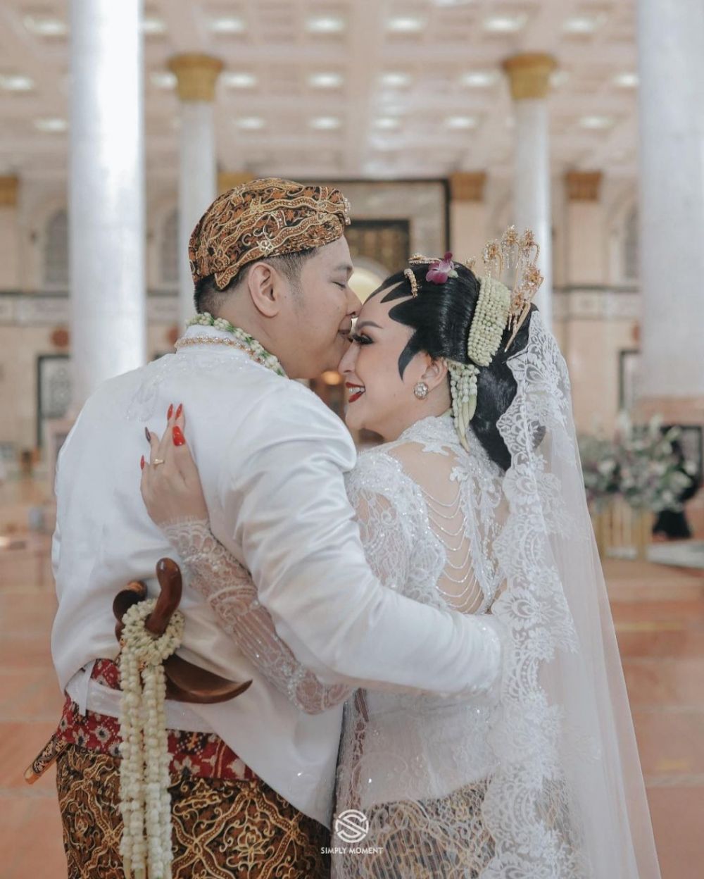 10 Momen pernikahan Nabilla Gomes dan Muhammad Reza, usung adat Jawa