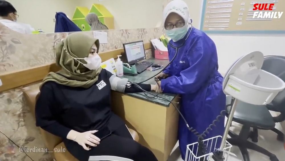 7 Momen Sule temani Nathalie Holscher cek kandungan, foto USG disorot