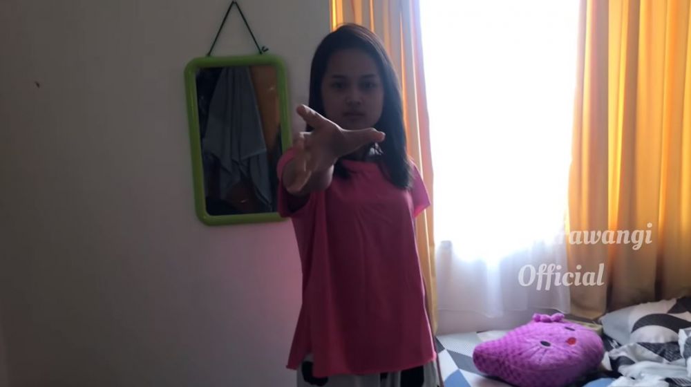 10 Potret apartemen Meli dan Nia LIDA, banyak kado dari penggemar