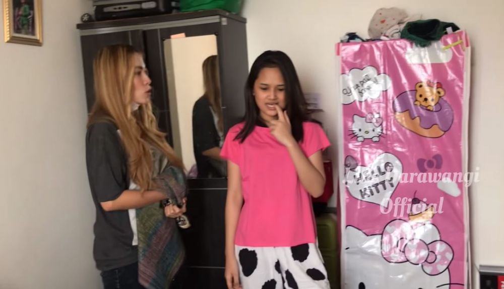 10 Potret apartemen Meli dan Nia LIDA, banyak kado dari penggemar