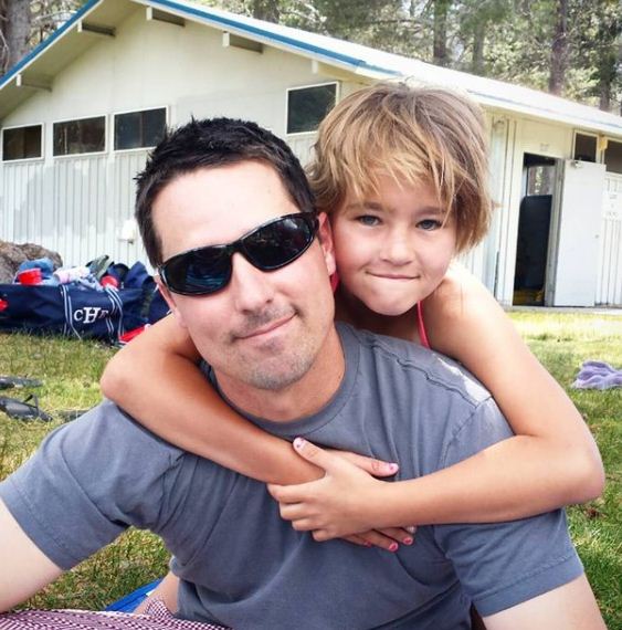 10 Potret masa kecil Millicent Simmonds bersama sang ayah, bikin gemas