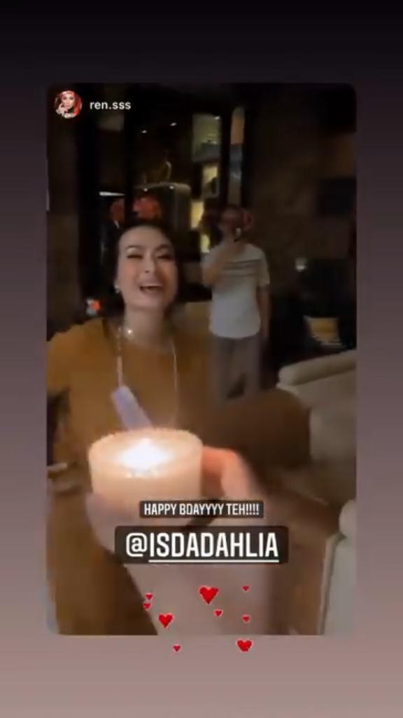8 Momen surprise ulang tahun Iis Dahlia, dapat hadiah unik