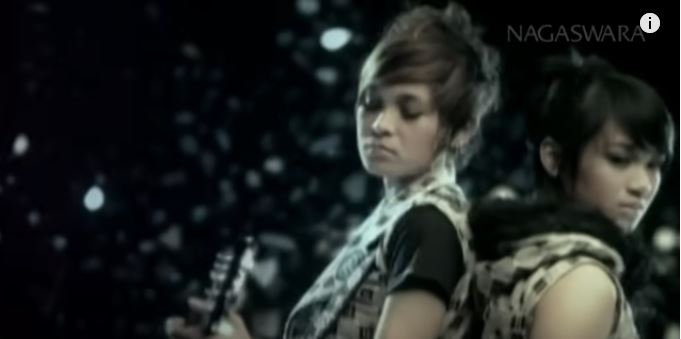 10 Potret duo The Virgin saat awal karier, gayanya curi perhatian