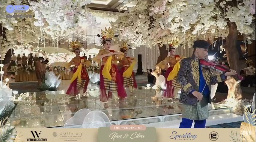 10 Momen resepsi pernikahan Ifan Seventeen dan Citra Monica, megah