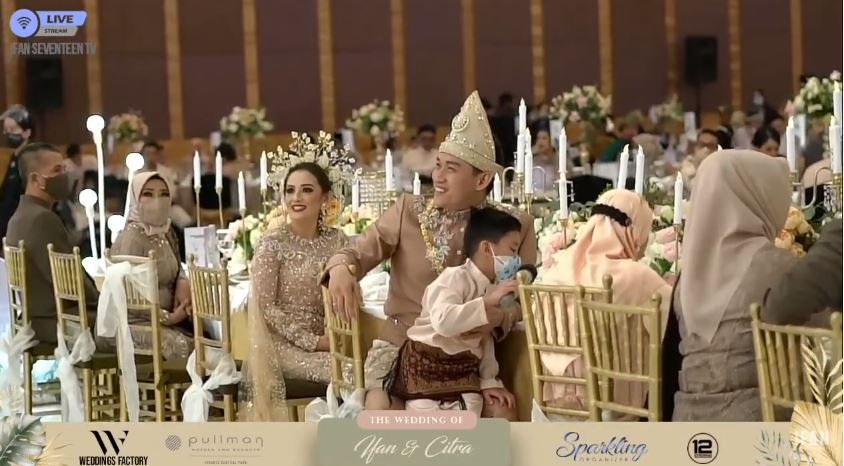 10 Momen resepsi pernikahan Ifan Seventeen dan Citra Monica, megah