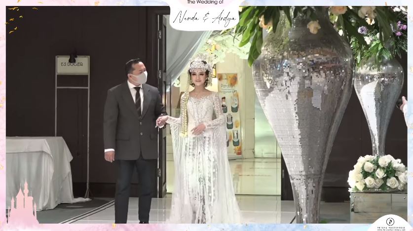 10 Momen pernikahan selebgram Nanda Arsyinta, maskawin saham 305 lot