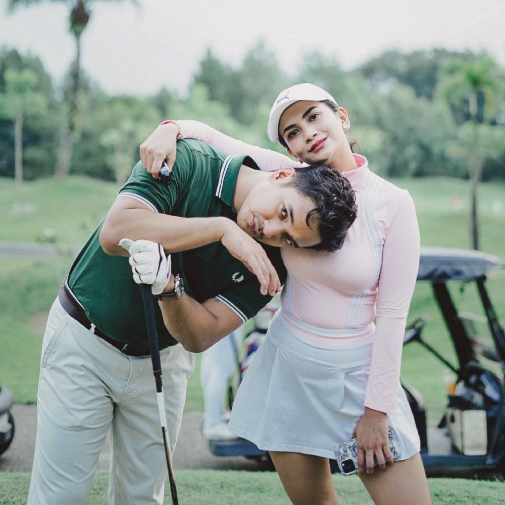 Potret 8 pasangan seleb main golf, jadi ajang quality time romantis
